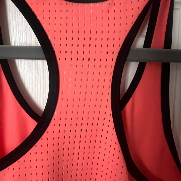 Women’s Nike Tank Top - Picture 5 of 7